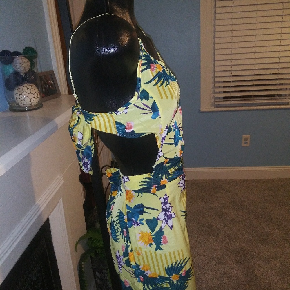 Romper - Picture 2 of 4